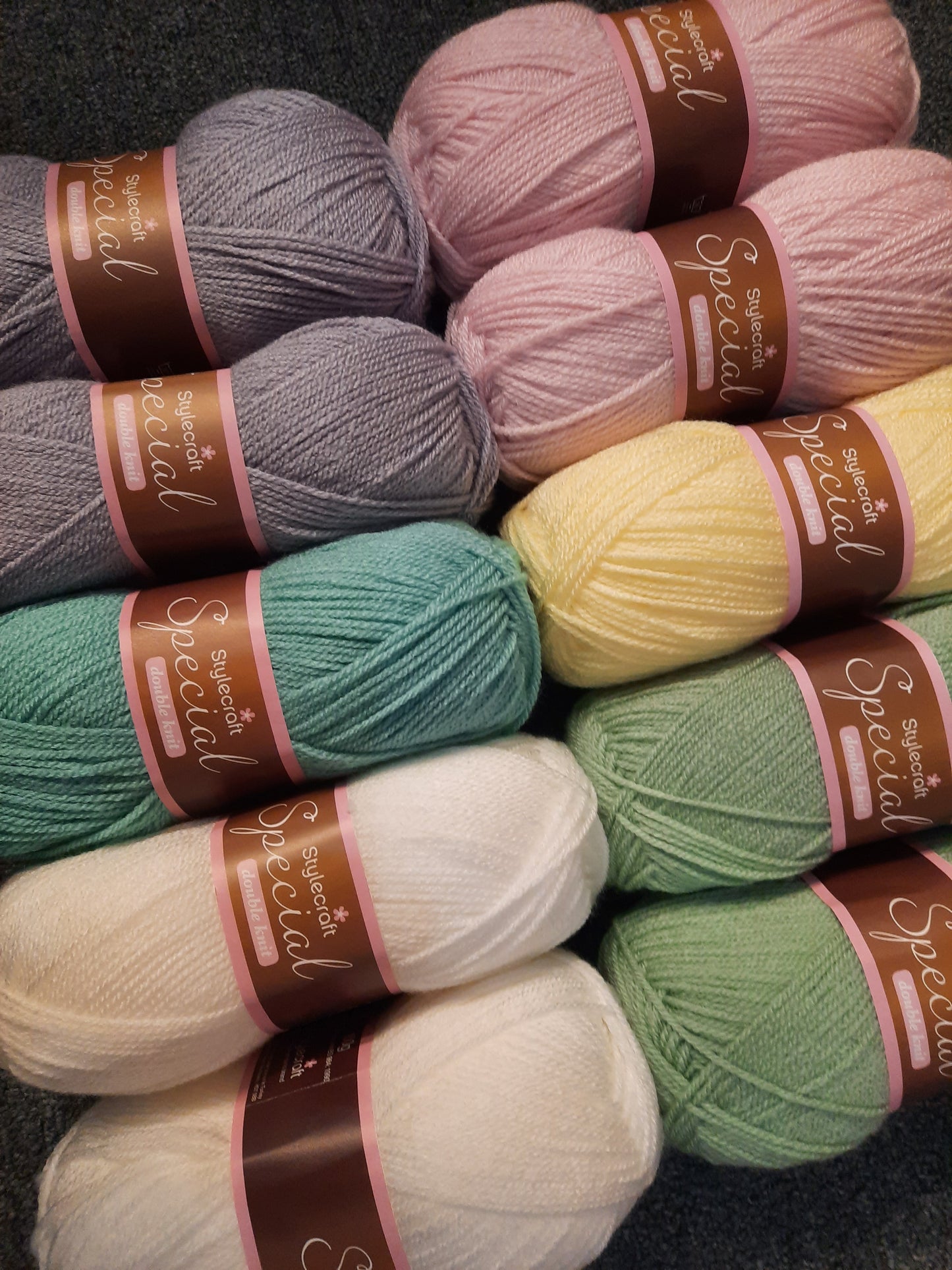 Woman’s Weekly Spring Blanket Pack (Parma Violet)