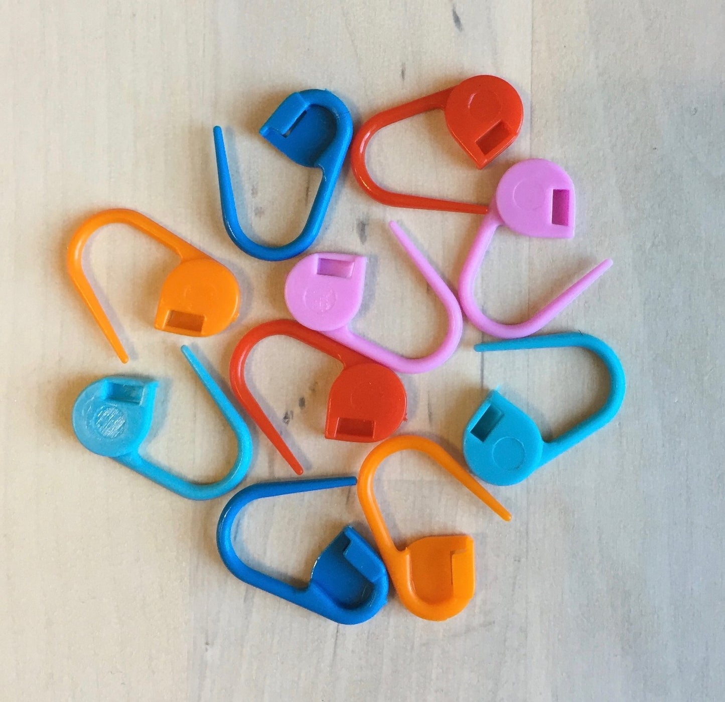 Pack of 25 stitch markers