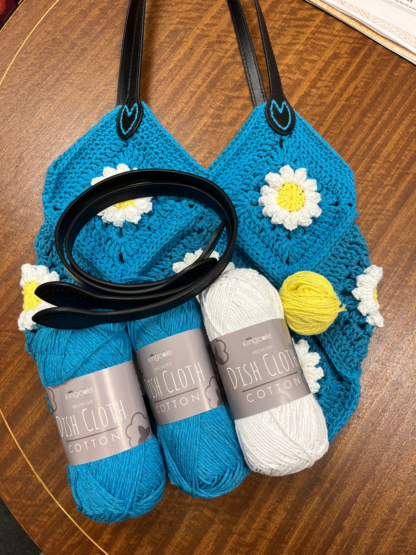 Crochet Daisy Granny Square Bag, Yarn Kit and Pattern!