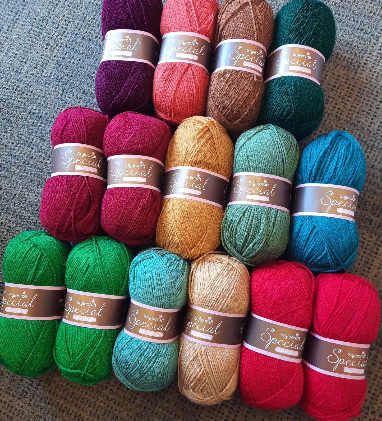 Attic 24 Yuletide Blanket Yarn Pack