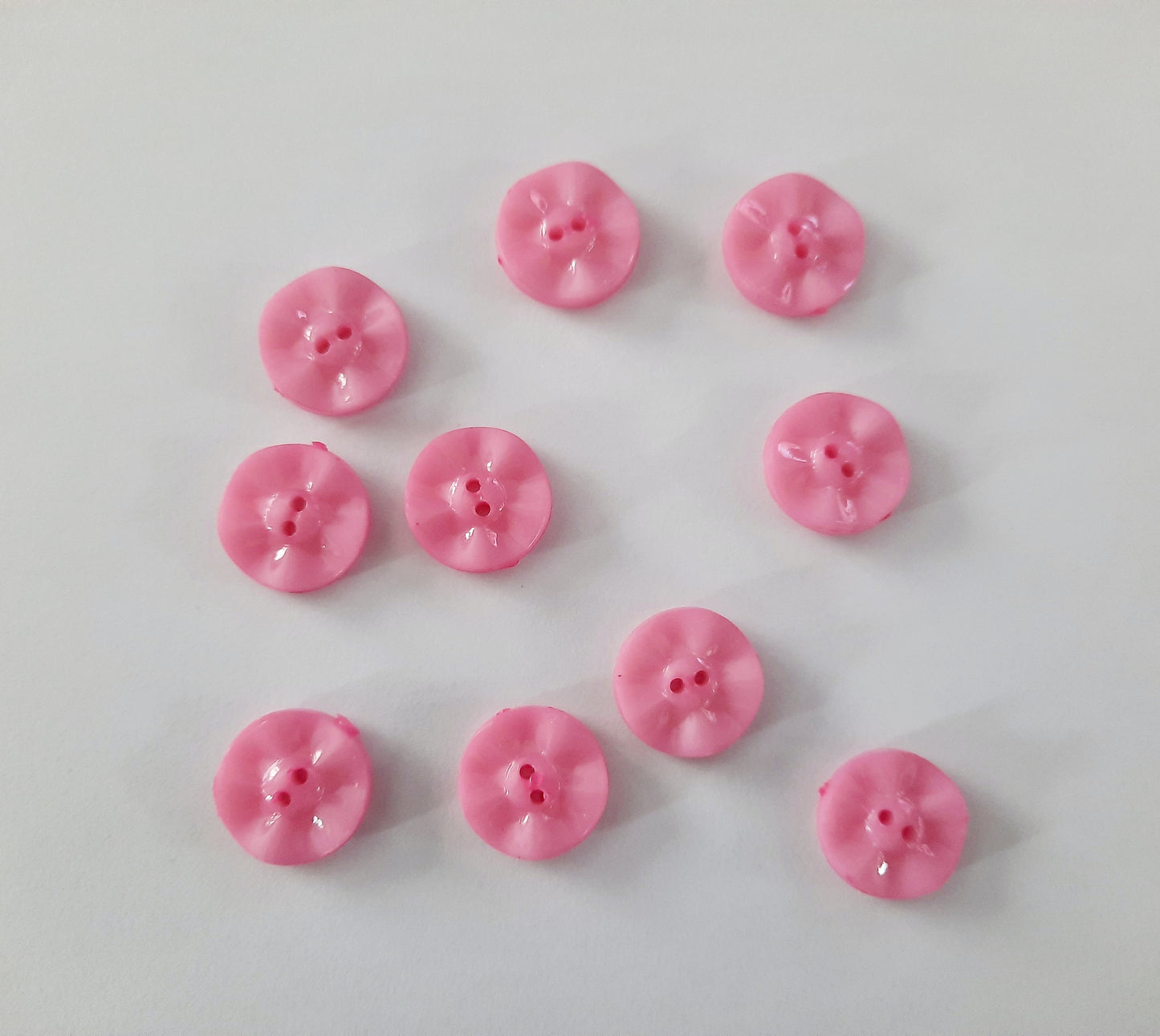 P390 15mm Pink Acrylic Buttons