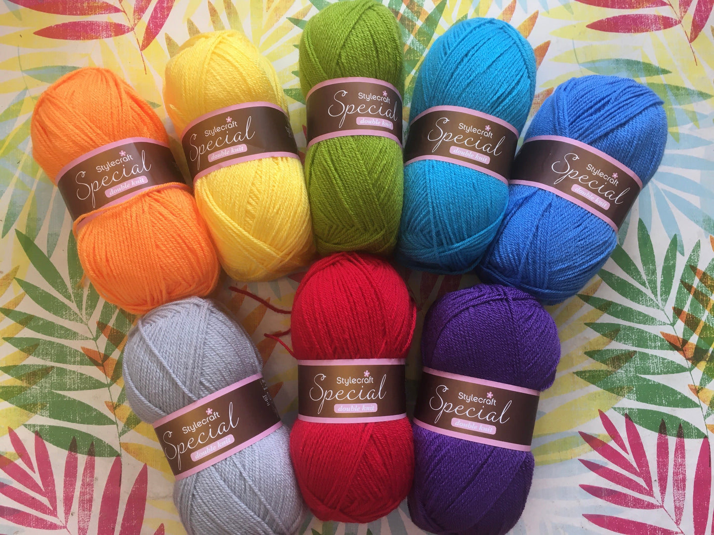 King Cole 5502 Rainbow Blanket 8 ball pack